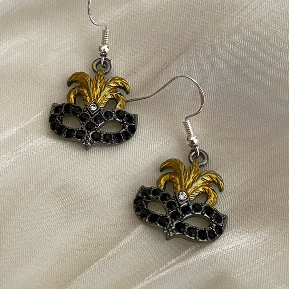 Mask Earrings - Picture 4 of 5